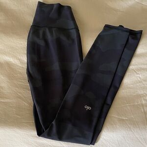 ALO Yoga Dark Camo Leggings